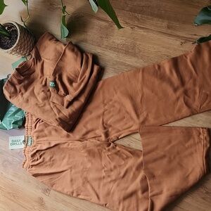 NWT Daily Drills Fleece Set: Oversized Crew And Pants Both XS/S Mousse Color